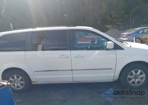 2010 Chrysler Town & Country Touring z USA, uszkodzony, nr VIN 2A4RR5D1XAR337192